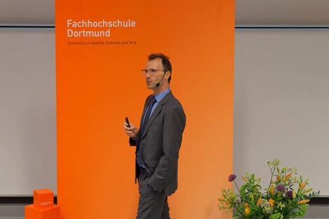 Prof. Dr. Hamburg während der Eröffnungsrede