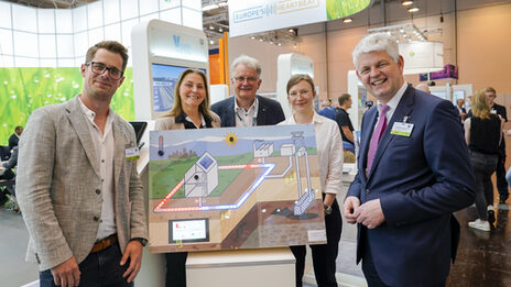 Group photo with Philip Wizenty (left), Prof. Dr. Sabine Sachweh (left), Prof. Dr. Norbert Wißing, Thea Buchholz and StS Christoph Dammermann at the MWIDE stand.