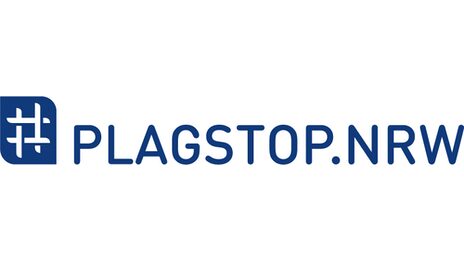 Logo of the PlagStop.nrw project, on the left a white hashtag on a blue background, on the right next to it in capital letters PLAGSTOP.NRW