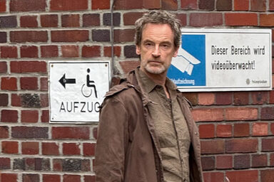 Der Schauspieler Jörg Hartmann alias Peter Faber beim Tatort-Dreh am MOP.