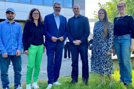 Gruppenbild der Moderator*innen und Gäste vor der EFS 44, von links nach rechts: Ibrohim Ibotov, Ute Fischer, Thomas Westphal, Alexander Kalouti, Katrin Lögering, Nadine Roskamp