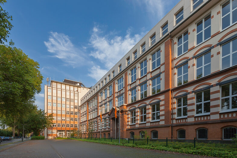 Gebäudeaufnahmen an der Sonnenstraße.