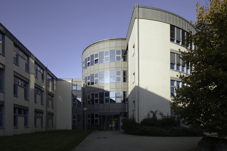 Photo of the building Emil-Figge-Straße 42 of the Fachhochschule Dortmund.